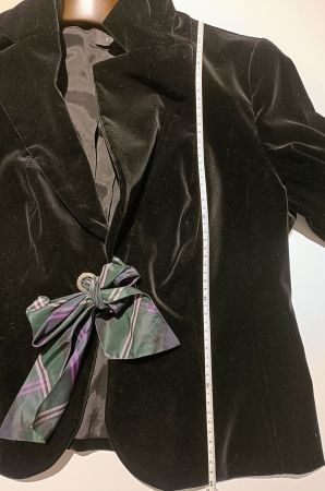 Escada Samtjacke mit Schleife, Schwarz GR.44