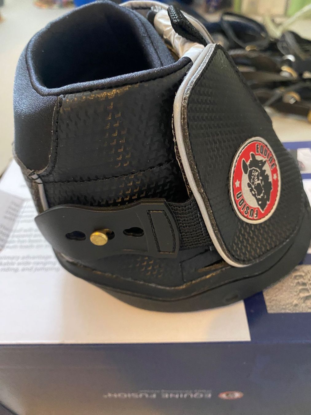 Scarpe per cavalli: Equine Fusion Active Jogging Shoe, Neu, Gr. 13 Regular – Nuovo e nell'imballaggio originale da Wohlen AG venduto da Robballantine 5