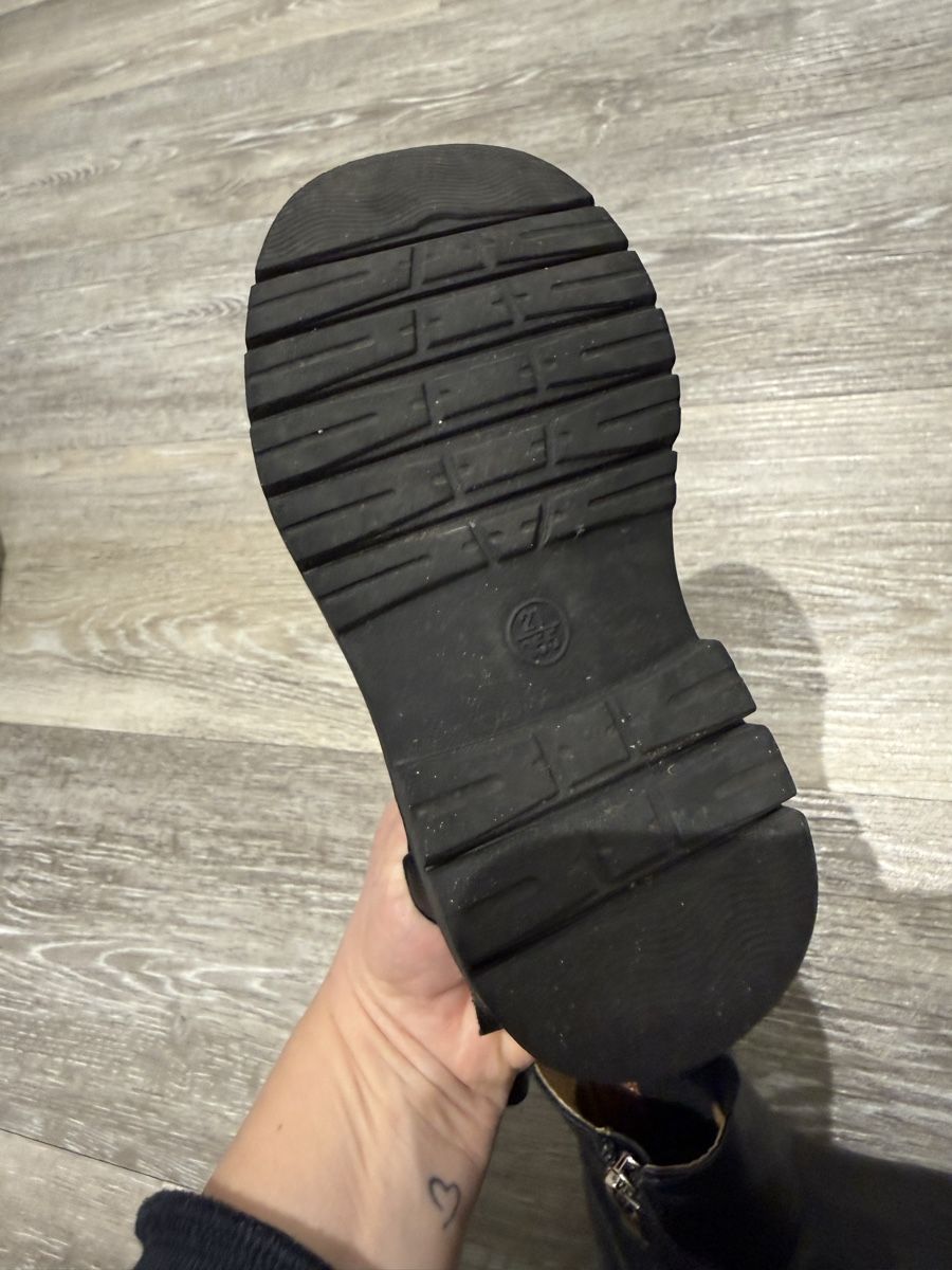 Scarpe per ragazze: Winterstiefel Mädchen schwarz Grösse 21 – Usato da Selzach venduto da TiffanysSO 4