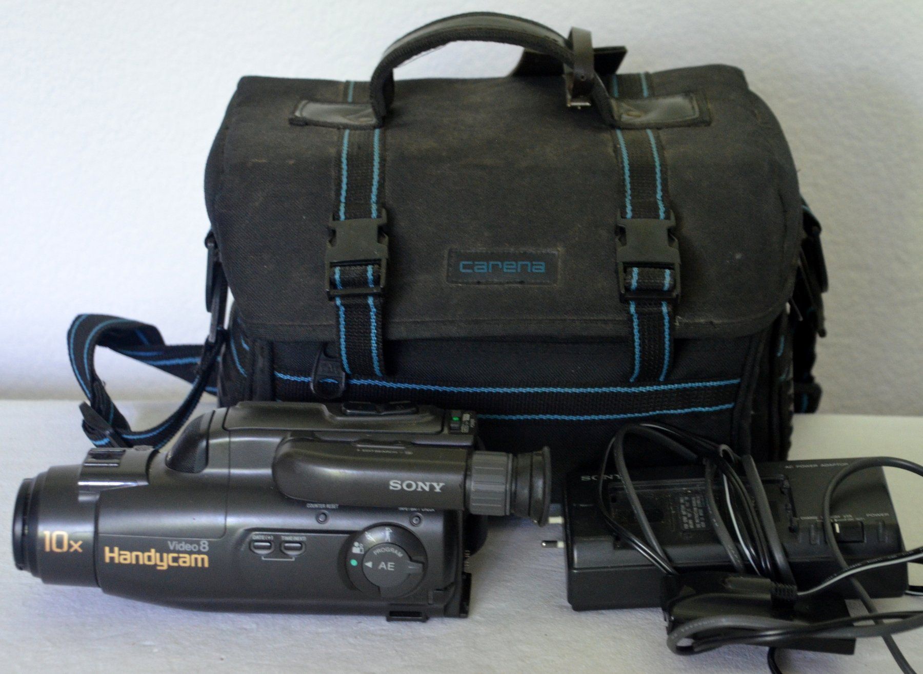 Sony Camcorder: Camcorder Sony CCD-FX270E Video8 caméscope – Defekt aus Collonges von arashee