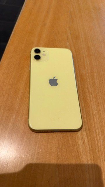 Apple Handys / Smartphones: Iphone 11 gelb / 128 GB – Gebraucht aus Jegenstorf von Schtibe