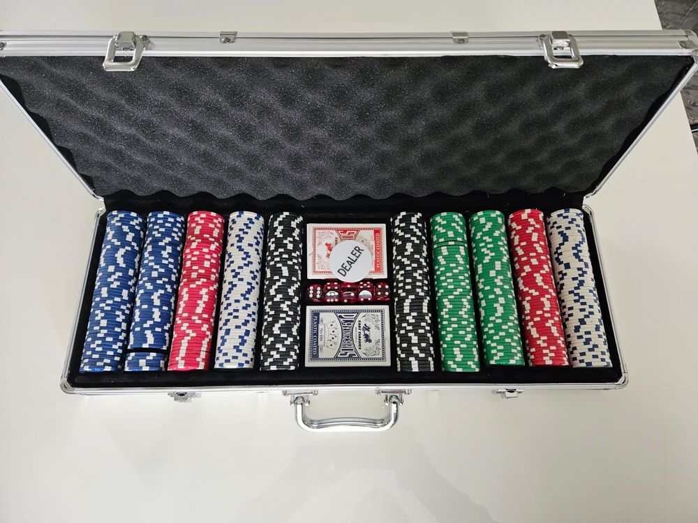 AufuN Pokerkoffer 500 chips laser pokerchips 12 gram metalen kern, incl. 2 x pokerdecks, 5 x dobbelstenen, dealer button, Big Blind, Little Blind, pokerset met zwarte aluminium behuizing met 2