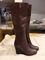 Prada Kniehohe Stiefel mit Keilabsatz