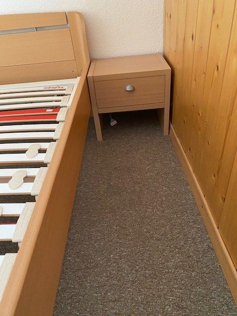 Lits: Bett mit 2 Nachttischen – D'occasion à Ostermundigen par bau_h9wl 5