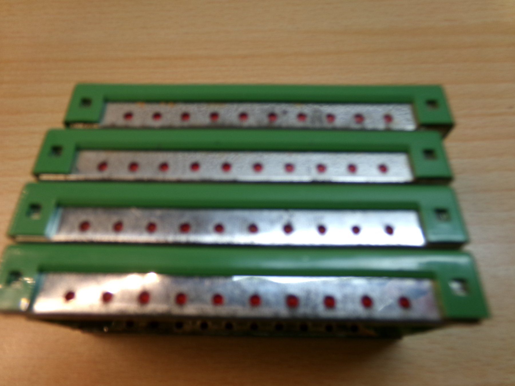 Fleischmann Modellini di ferrovie: Fleischmann 6940 Verteilerplatte 2polig 4 Stück – Usato da Hombrechtikon venduto da Se9 2