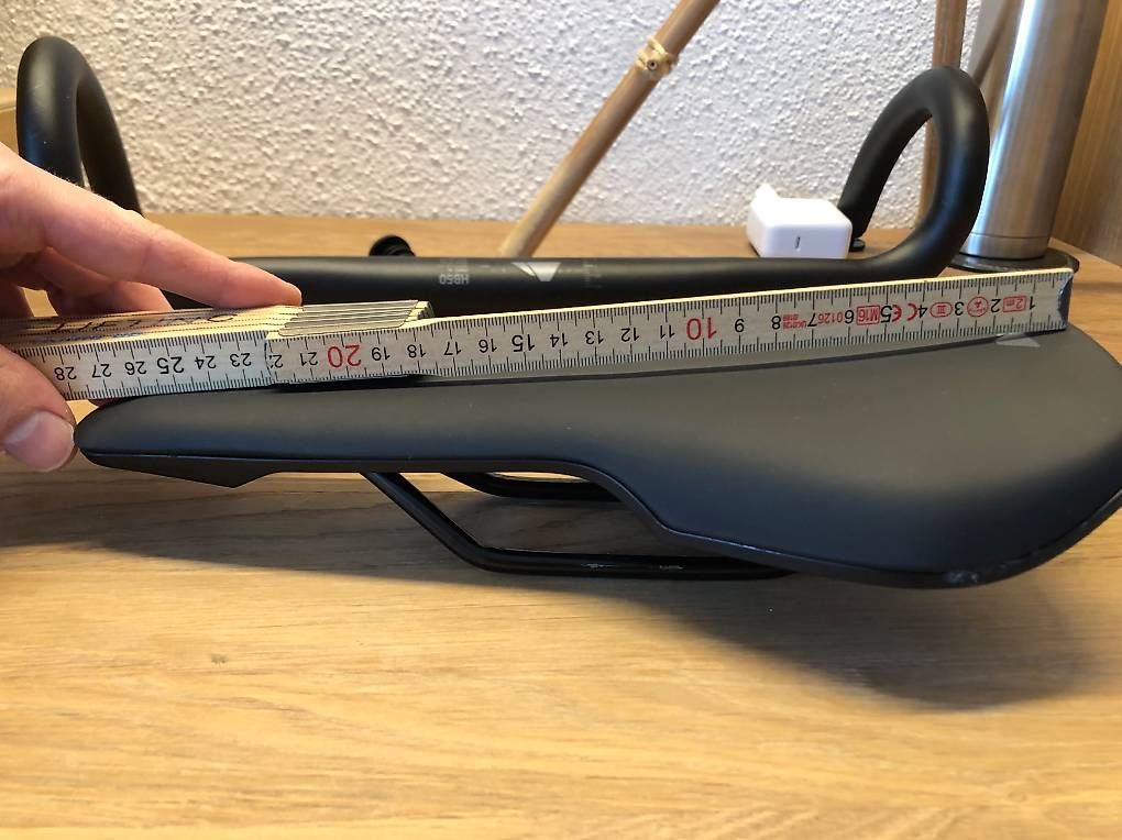 Ersatzteile: Canyon-Sattel – Gebraucht aus Birrwil von Apareos1 2