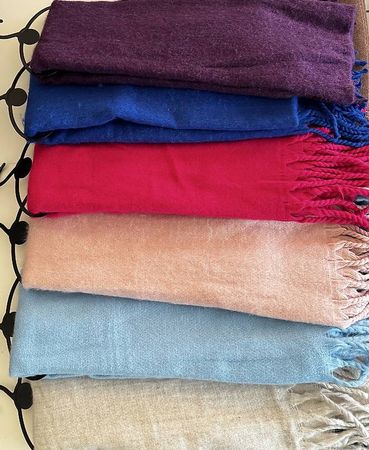 Neuer Schal / Stola weich & warm 15 CHF pro stück