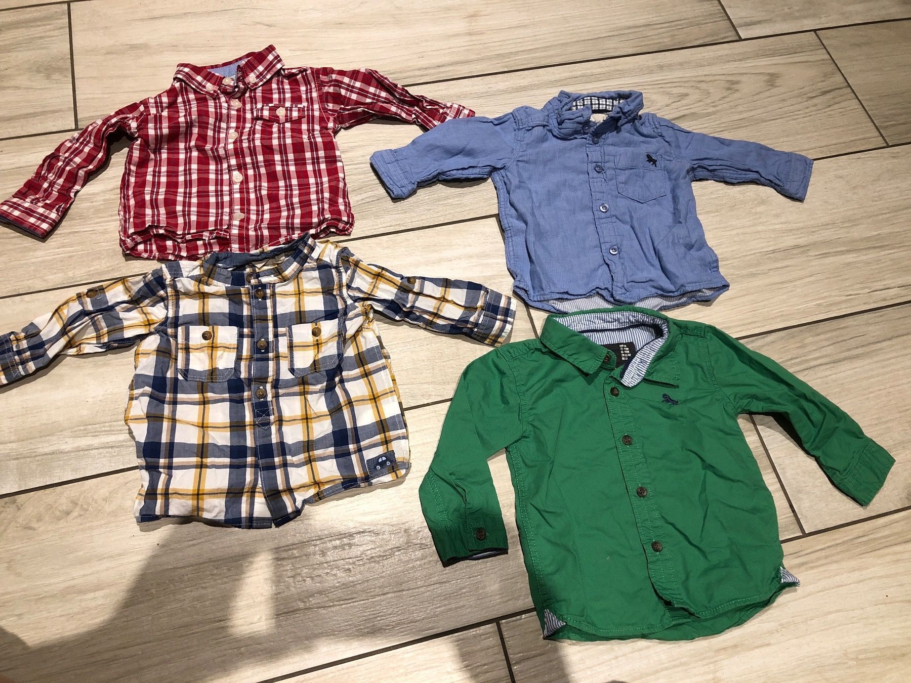 Lotti & Set di vestiti: Kleiderset Gr 68 Hemde 4Stück – Nuovo (secondo la descrizione) da Gelterkinden venduto da ale_yrh7