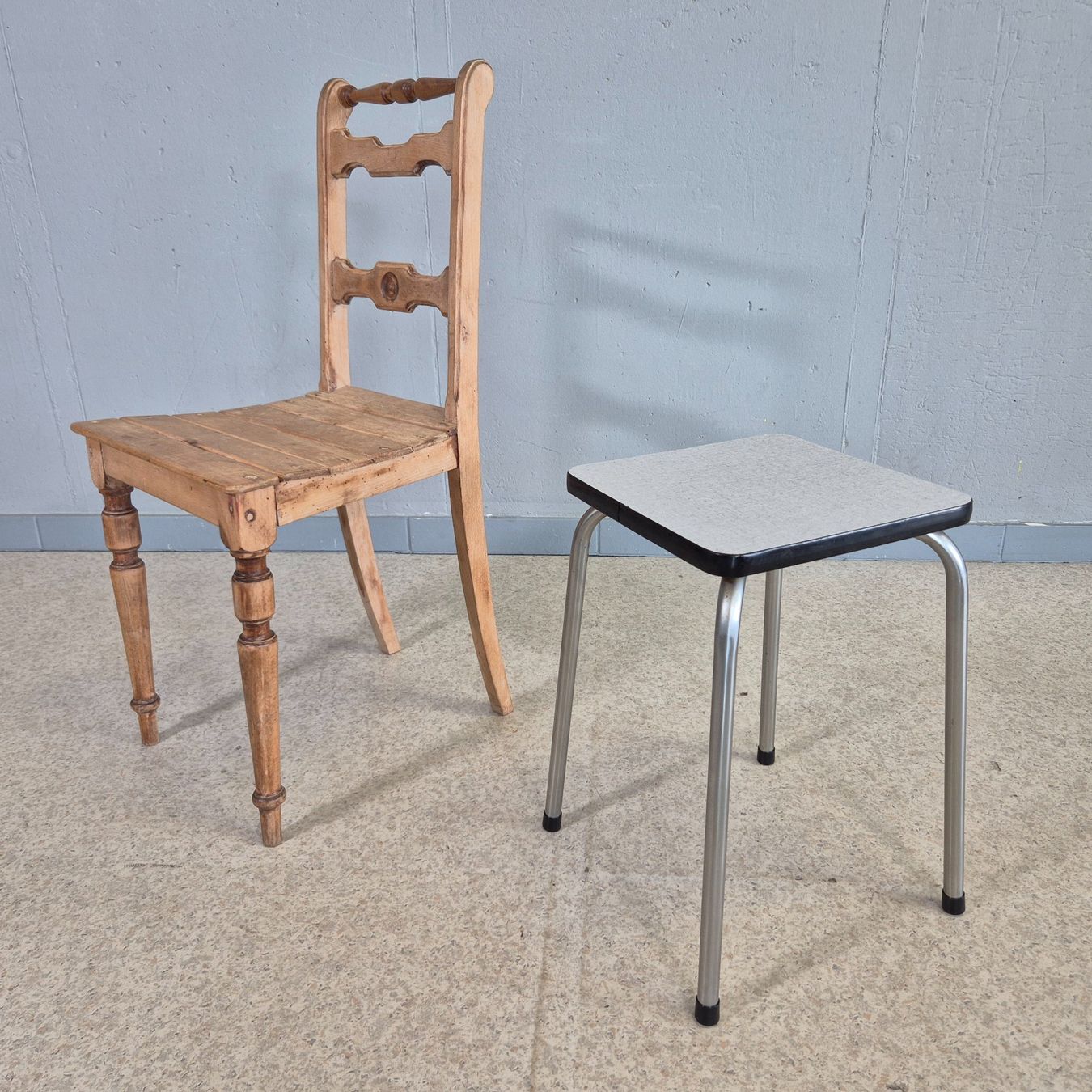 Sgabelli: Kelco Hocker Höcker Küchenhocker Tabouret grau – Usato da Nottwil venduto da Wondewa-Shop 2