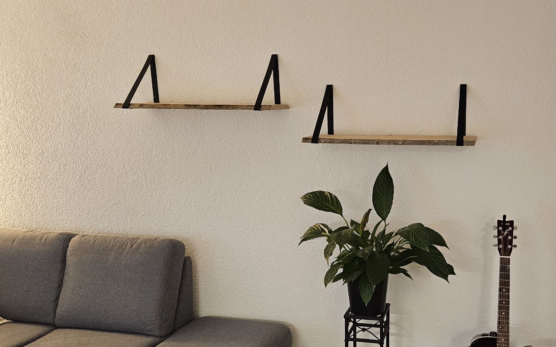 Scaffali: 2x Wandregal Massivholz selfmade – Usato da Diessbach b. Büren venduto da holu2557 1