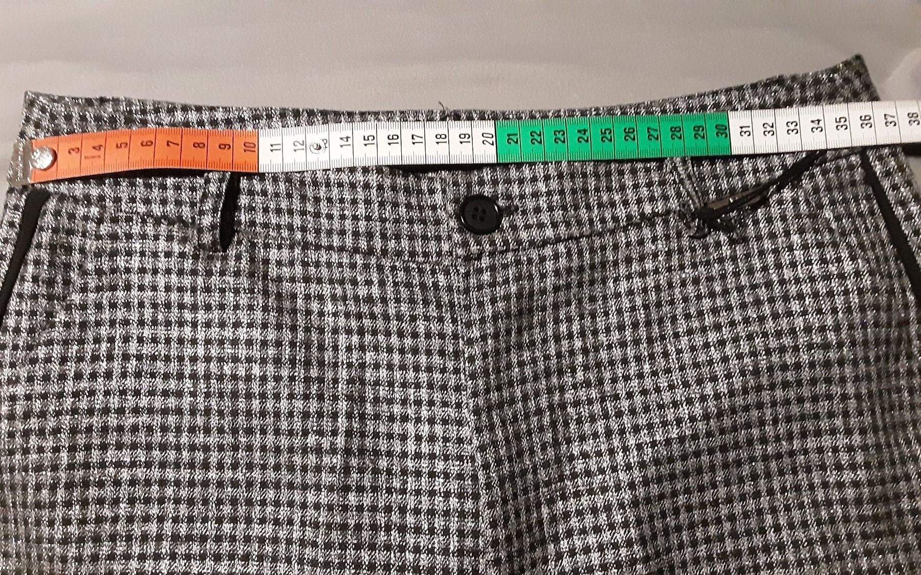 Pantaloni: Pantalon neuf, S, gris et noir – Nuovo e nell'imballaggio originale da Neuchâtel venduto da Virgule50 4