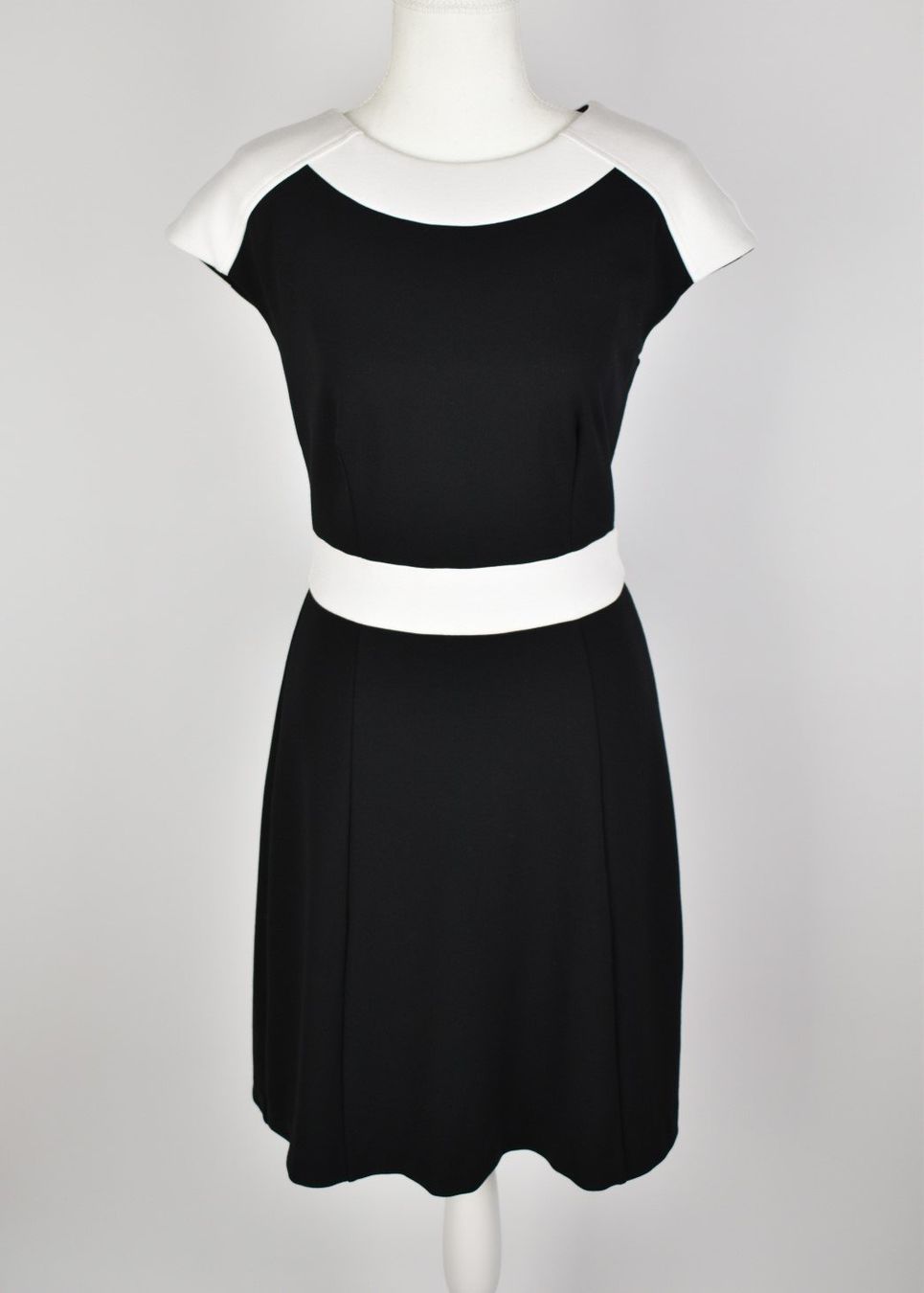 Escada Vestiti: Escada Kleid, Gr.34, schwarz/weiss, figurbetont – Usato da Nürensdorf venduto da 2ND_STORY