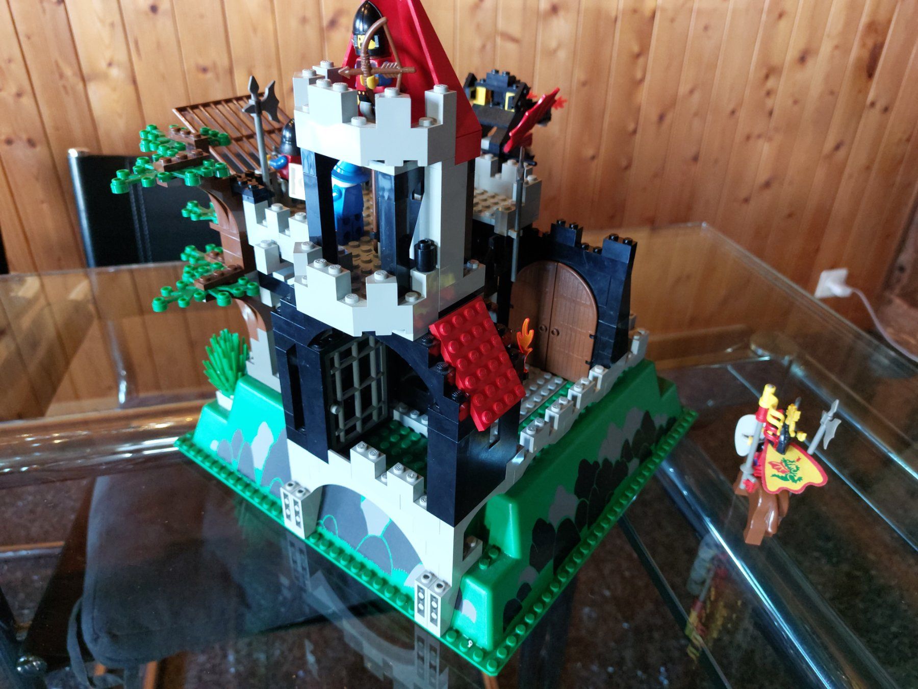 Lego Kit di costruzioni: LEGO System Fire Breathing Fortress 6082 – Usato da Fürigen venduto da pil_5dm8 3
