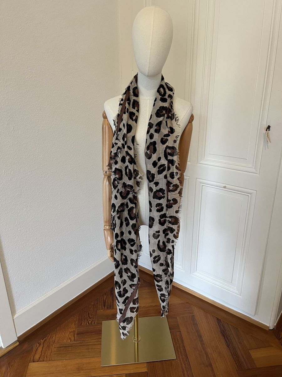 Massimo Dutti Foulard & Sciarpe: Massimo Dutti light Leopard Print Scarf – Usato da Mies venduto da nic_yk5d 2