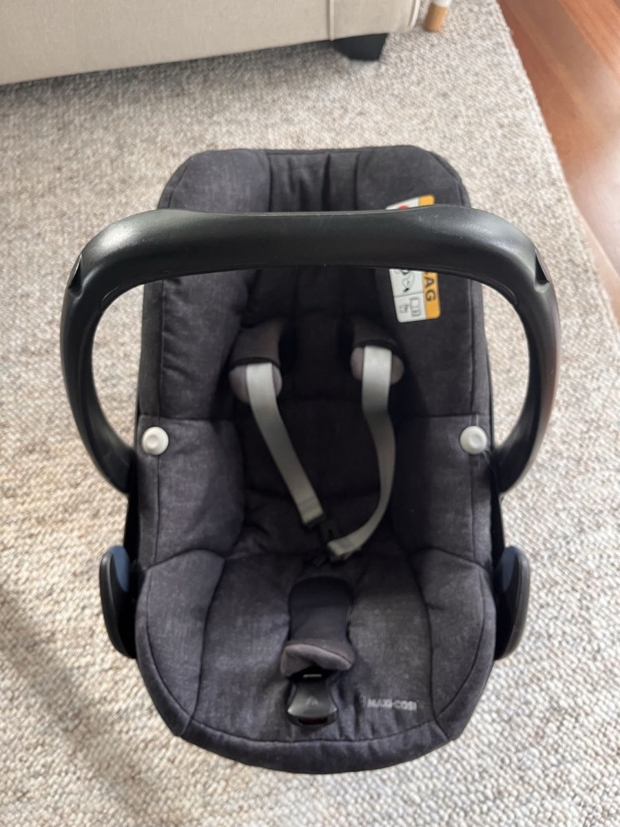 Maxi-Cosi Seggiolini per auto: Maxi-Cosi Pebble Plus Kindersitz mit Basis grau gebraucht – Usato da Udligenswil venduto da lia_082012 2