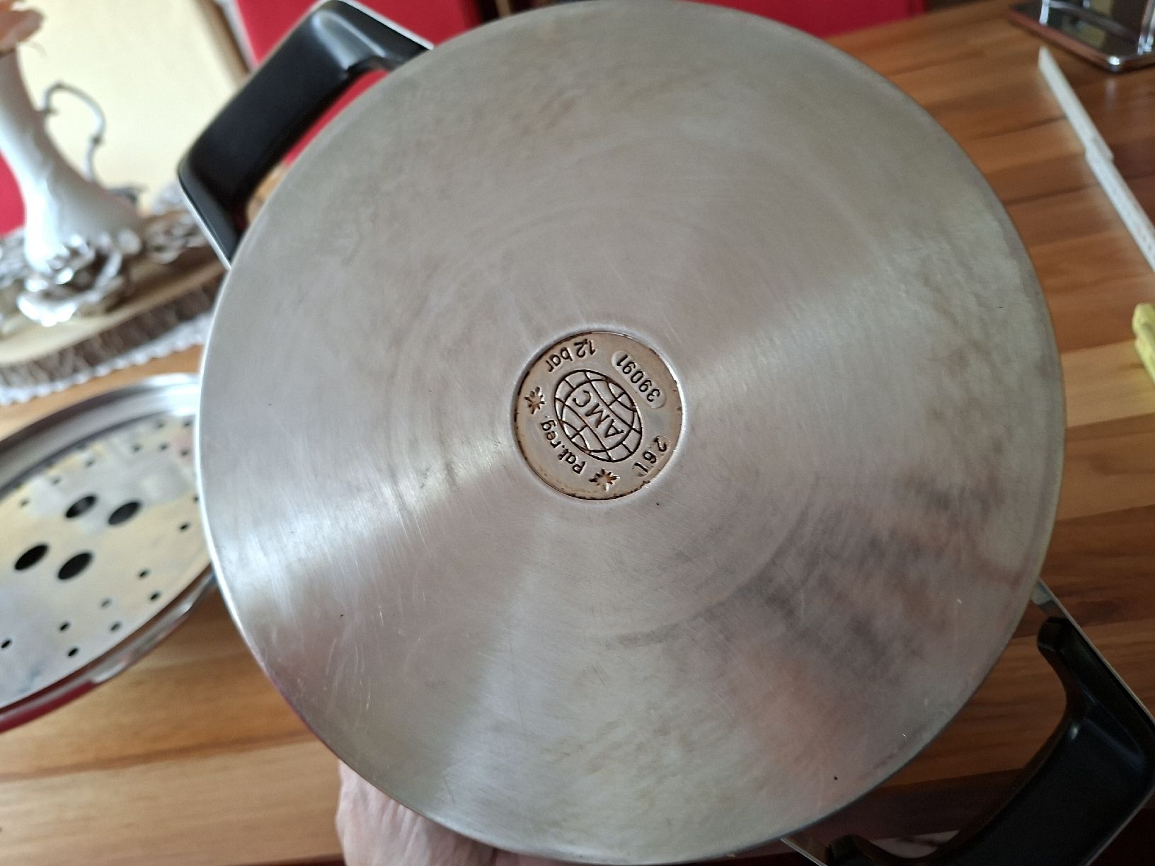 Amc Padelle: AMC Topf mit Deckel und Siebeinsatz 28cm gebraucht – Usato da Meinisberg venduto da Destiny1972 5