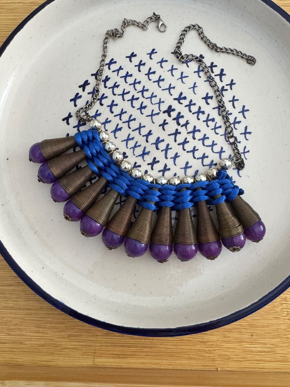 Catenine: Statement Necklace Purple Beads & Blue Cording – Usato da Zürich venduto da kri_zhv2