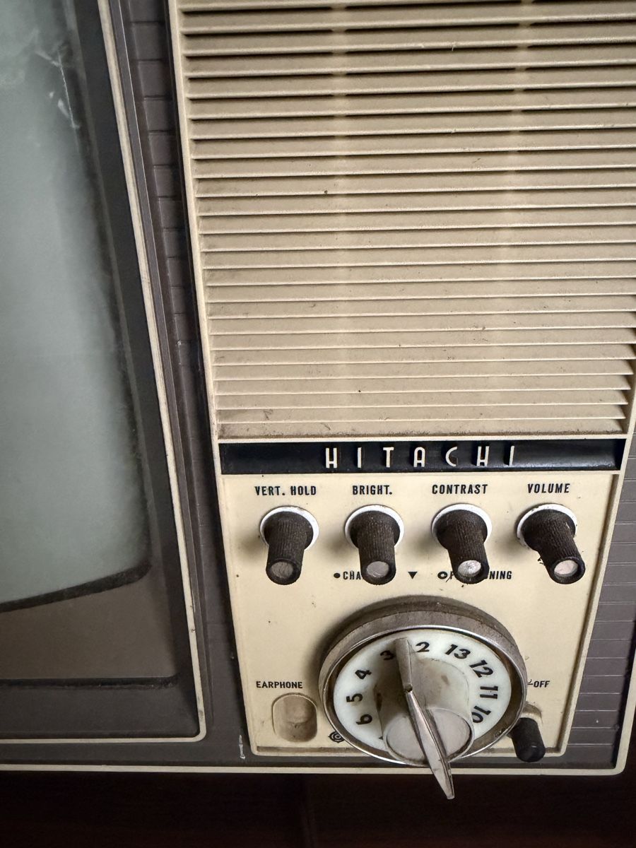 Hitachi Appareils TV: Hitachi Vintage Fernseher – D'occasion à Tennwil par Zaylaaa 1