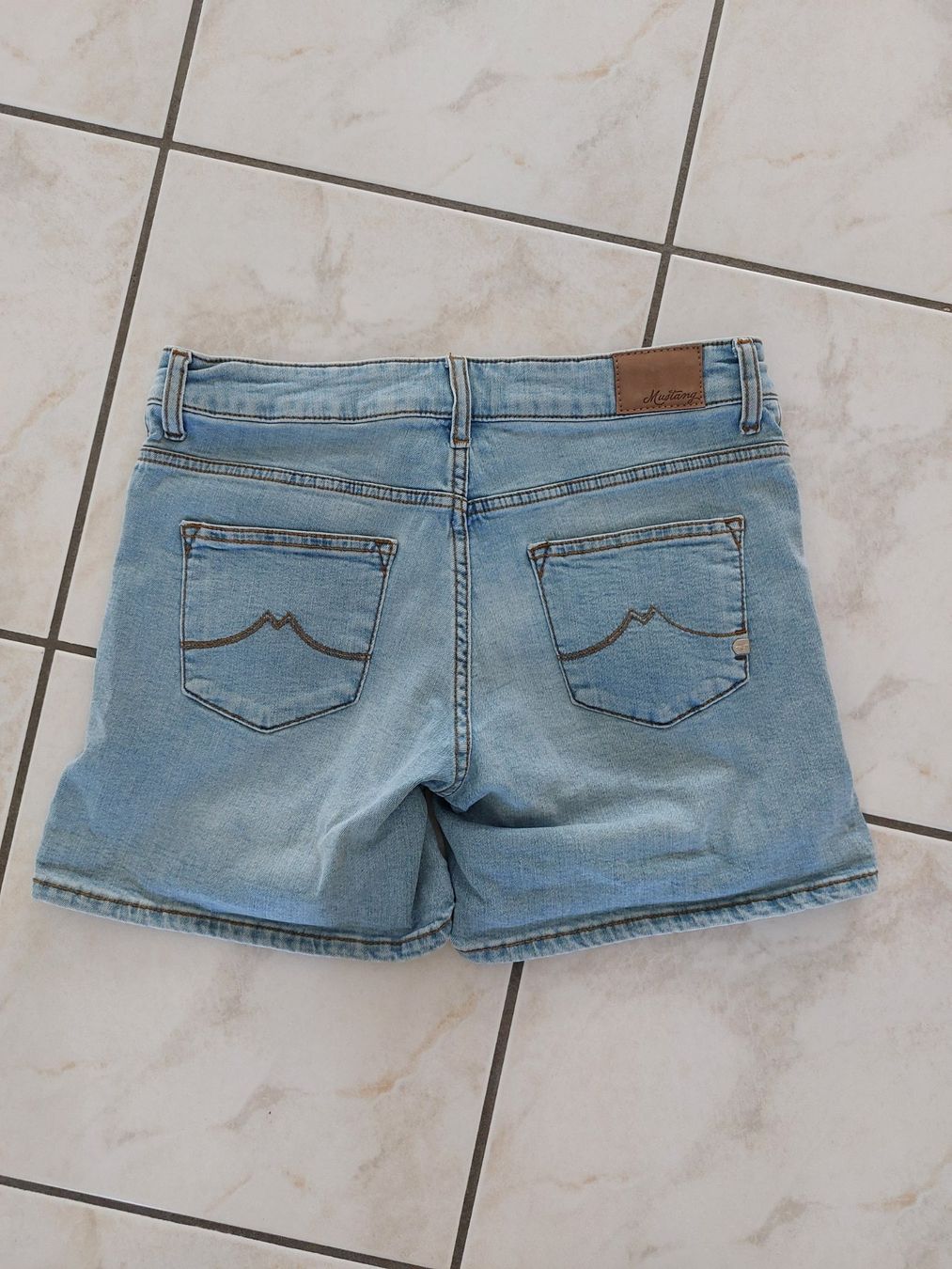 Pantaloni: Shorts Mustang Gr. 38 – Usato da Schmitten venduto da Renistern68 1