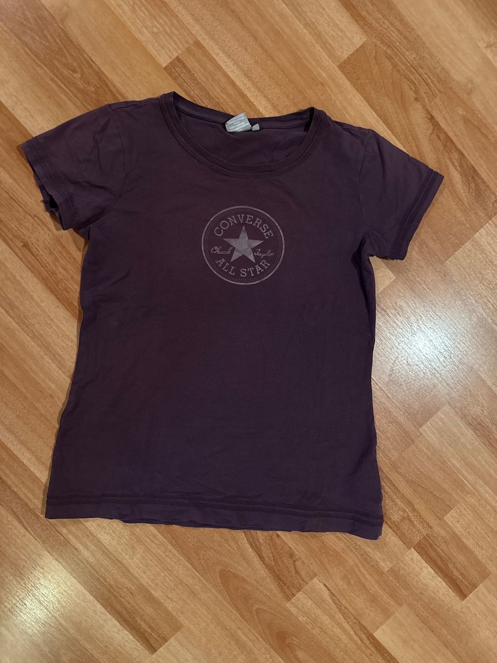Converse T-Shirts: Converse T-Shirt Gr. XL violett – Gebraucht aus Heiden von fam_797q
