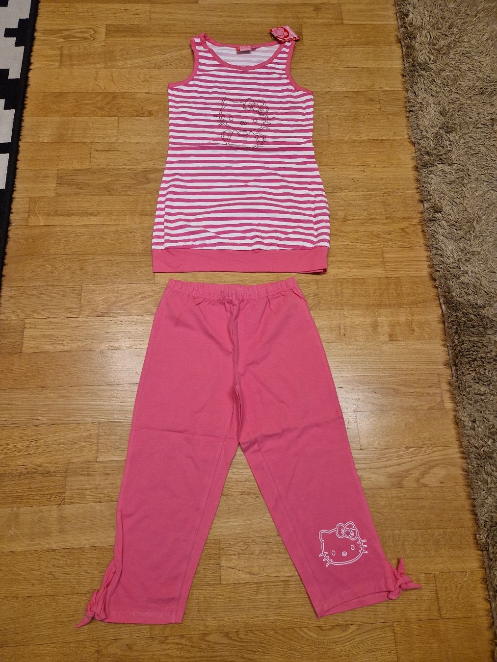 Pigiama & Simili: Ensemble Hello Kitty, rayé rose et blanc, taille 12 ans 152 – Nuovo e nell'imballaggio originale da Penthaz venduto da Sosotroc