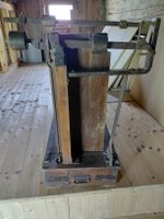 Antike Laufgewichtswaage aus Holz und Metall gebraucht