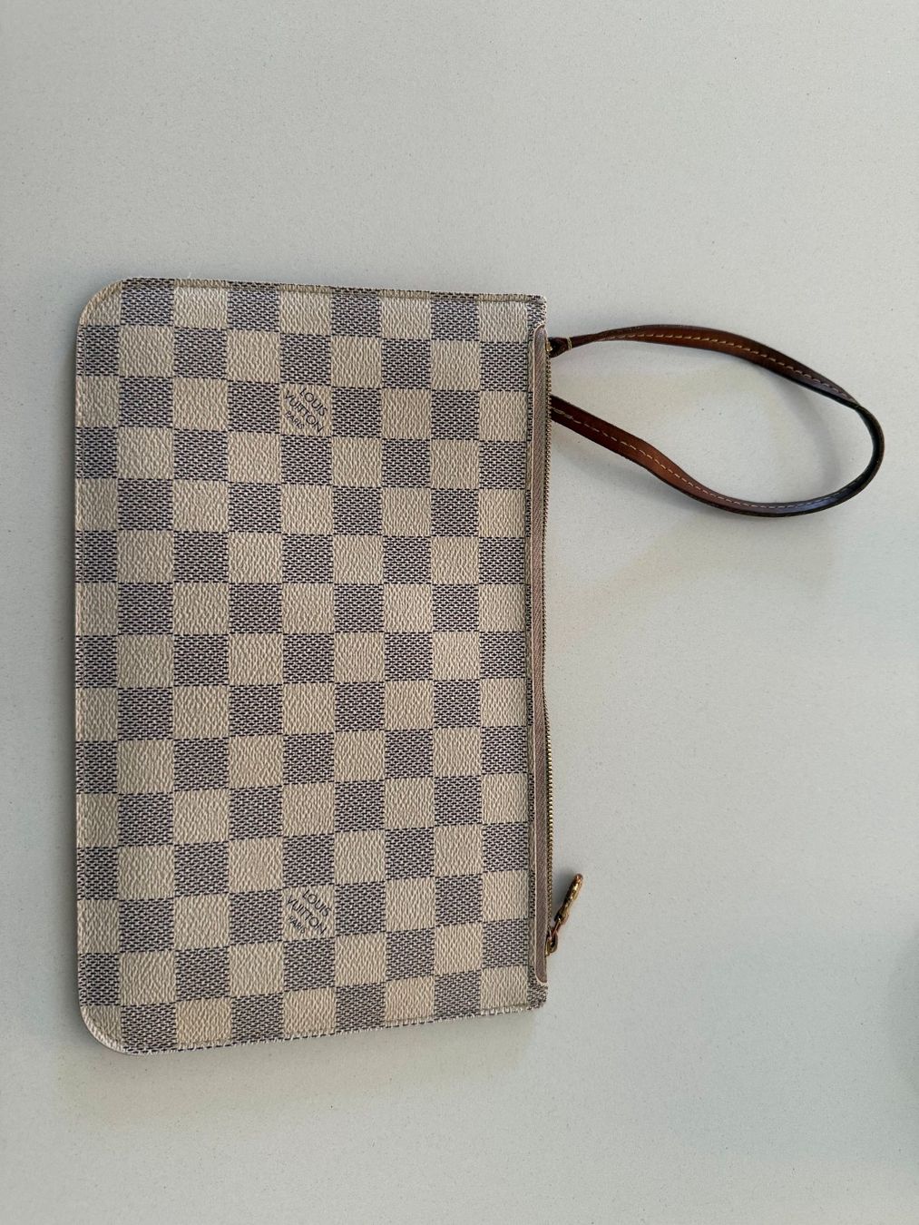 Louis Vuitton Sacs femmes: Louis Vuitton Neverfull Pouch Damier Azur - Authenticated – D'occasion à Chiggiogna par MEMA-INVEST 1