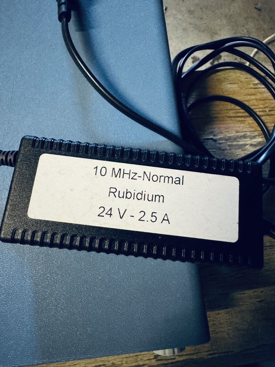 Technique de radiocom: Frequenznormal Eigenbau HB9AIV – D'occasion à Sternenberg par Mcfraui 1