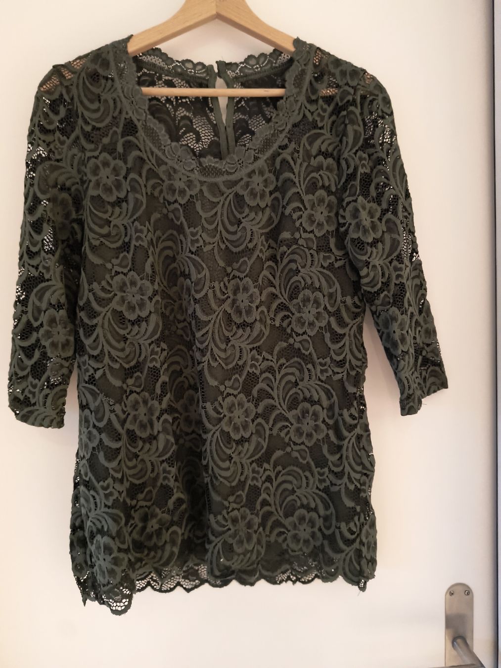 Mamalicious Camicette: Schicke Mama Licious Bluse,  Spitze, Grösse L – Usato da Oberweningen venduto da Bumblebee2