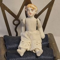 Antike Mini Porzellanpuppe für das Puppenhaus Sammlerstück