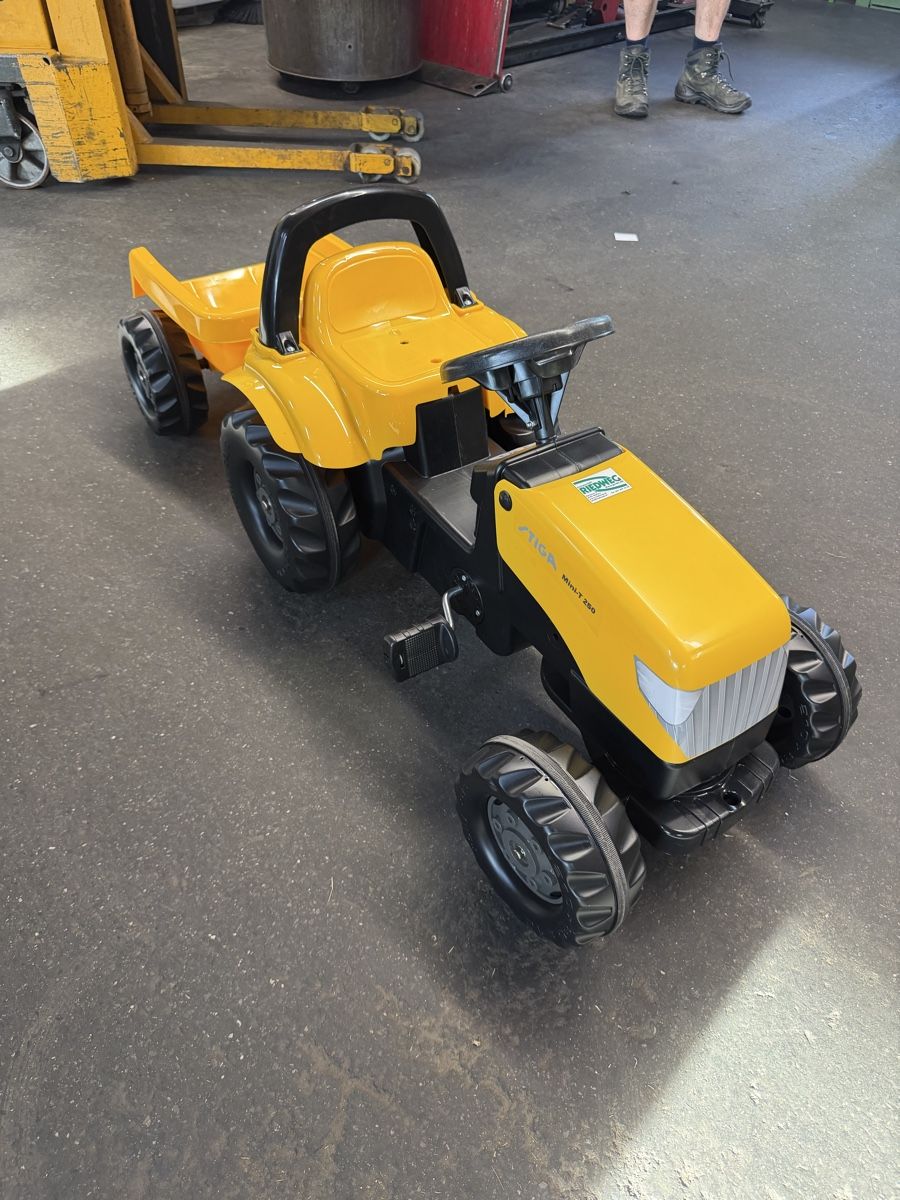 Véhicules pour enfants: Stiga Kinder Traktor mit Anhänger – D'occasion à Malters par BachBrun 2