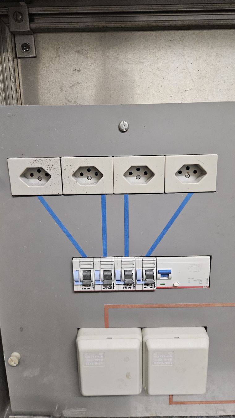 Alimentazione elettrica: Elektro-Verteiler-Schrank – Usato da Davos Platz venduto da Metler70 4
