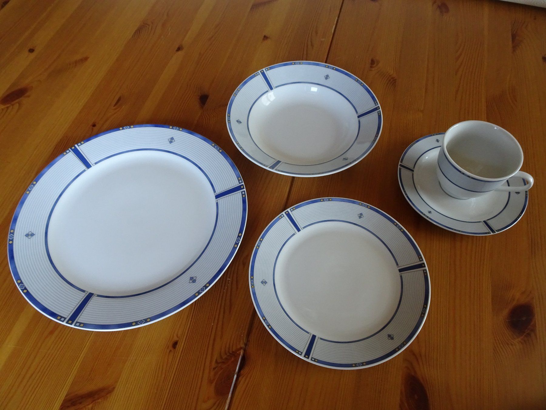 Set di piatti: Geschirr Service 30teilig / Set 1 – Usato da Seuzach venduto da Tasil