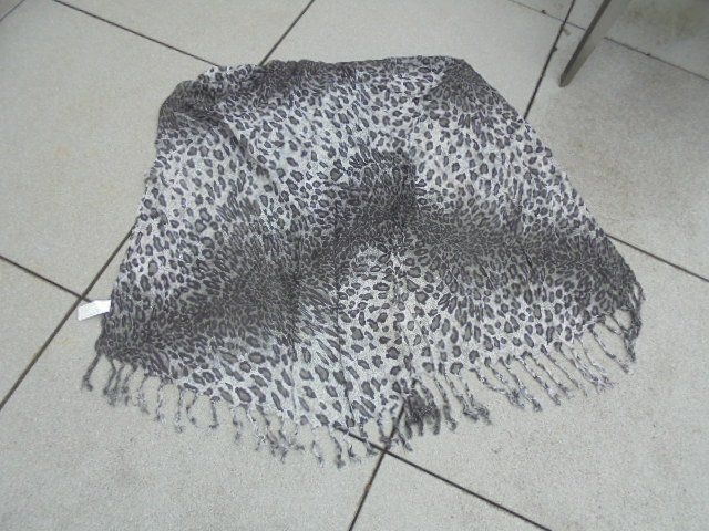 Foulards, Tücher & Schals: Schal Leoprint Tally Weijl Viskose – Neu (gemäss Beschreibung) aus Hinwil von Glasperlen 1