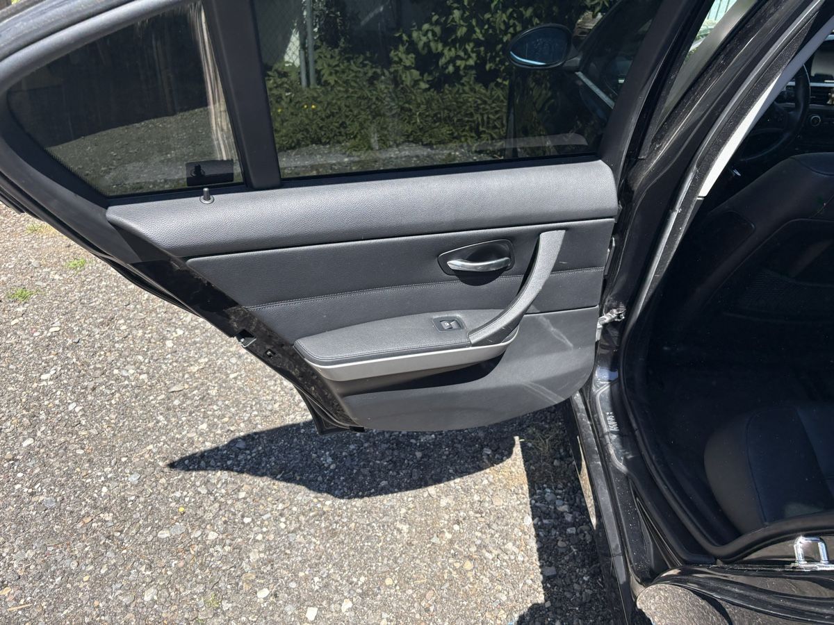 BMW Tutti pezzi di ricambio auto: BMW E90 325i innenausstatung – Usato da Bözen venduto da Sanbo18 3