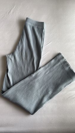 Damen Hose gerippt hellblau neuwertiger Zustand