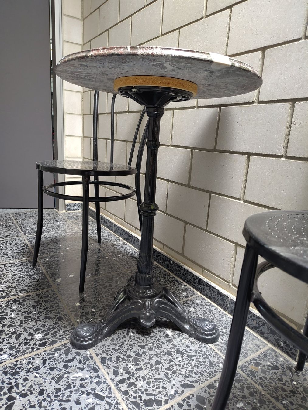 Set de table et chaises: Bistroset Tisch mit 2 Stühlen – D'occasion à Dinhard par AHotle 2
