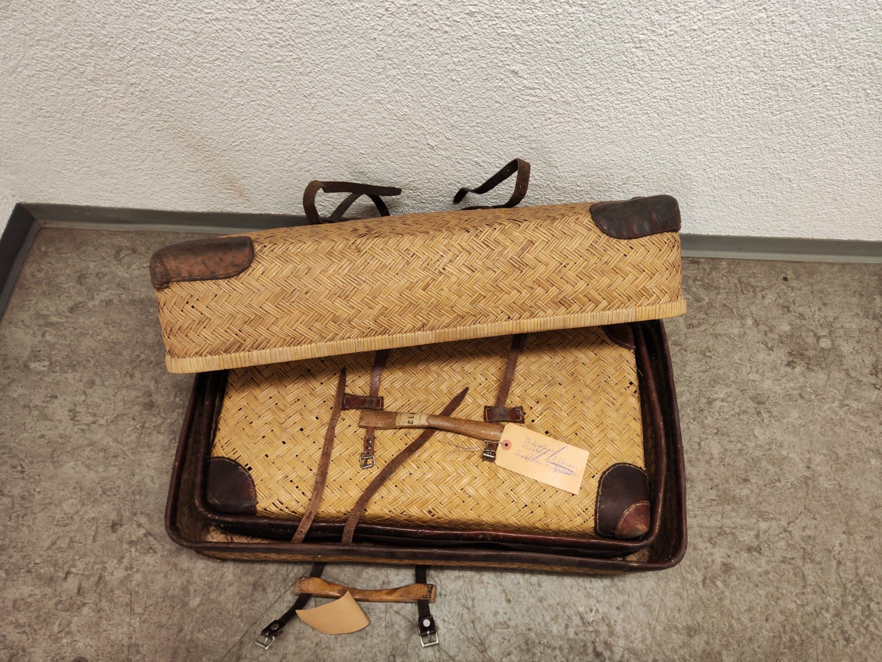 Reisekoffer: 2 alte Vintage Rattan Koffer – Gebraucht aus Toffen von  8