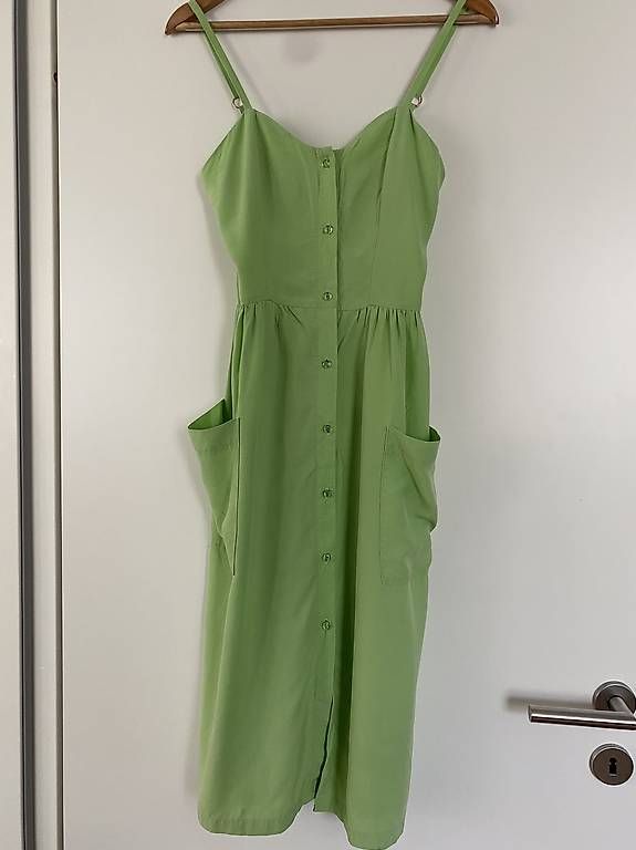 Kleider: Knielanges Kleid hellgrün / pistazie – Gebraucht aus Zürich von sinka