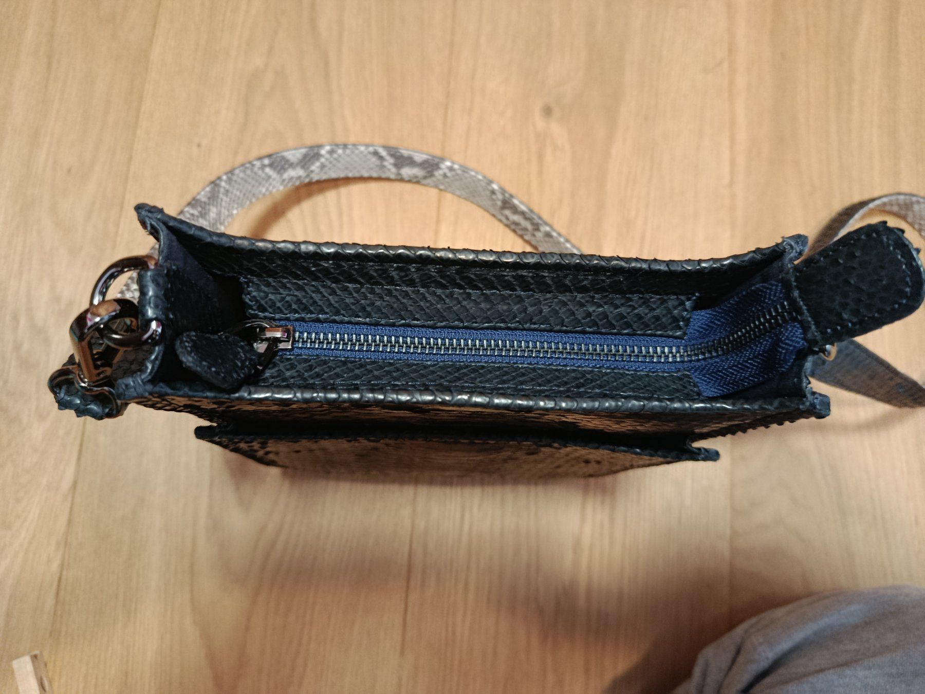 Borse da donna: Asher J. Markell Handtasche – Usato da Unterägeri venduto da rockundco 3