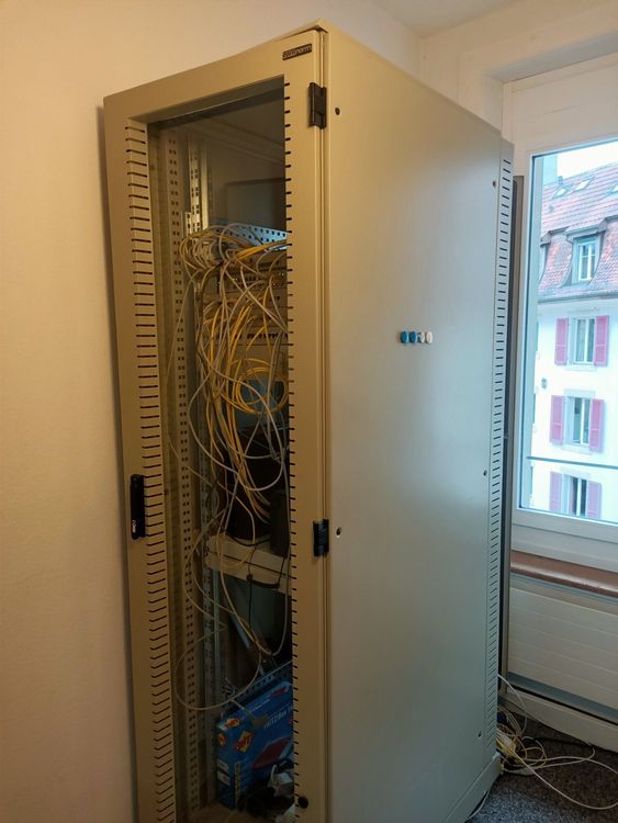Rack/Serverschrank apra norm | Kaufen auf Ricardo