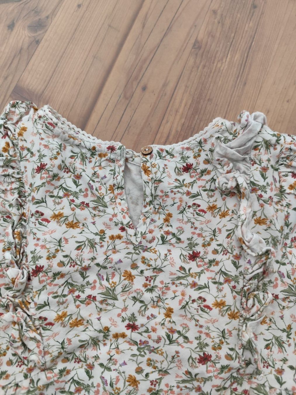 Vestiti & Gonne: Wie NEU_Mädchen Kleid mit Blumen_Langarm_Gr. 110 – Nuovo (secondo la descrizione) da Zürich venduto da ram_59n8 3