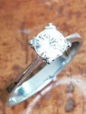 Bagues: Edler Solitärring mit 1 Brillant – Neuf (Voir description) à Unterägeri par Altgoldschmuck 4