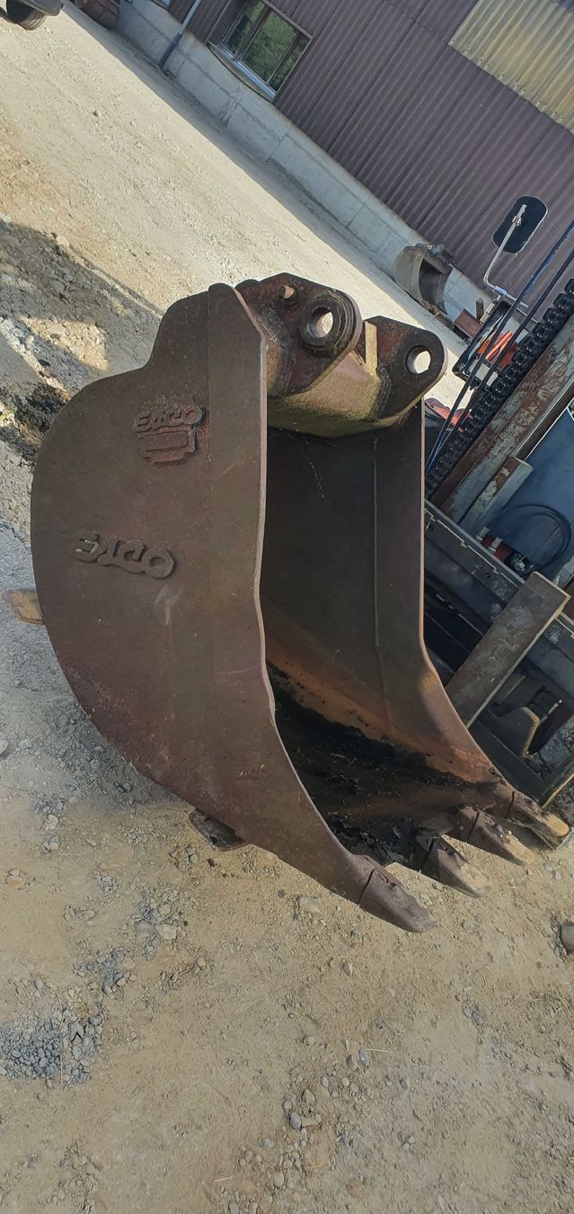 Excavateurs: Bagger Tieflöffel Aushublöffel – D'occasion à Hergiswil b. Willisau par riffraff6133