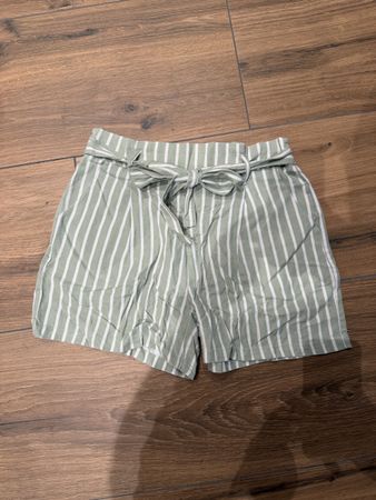 Sommer Shorts gestreift mit Gürtel, Grösse 42, Amisu