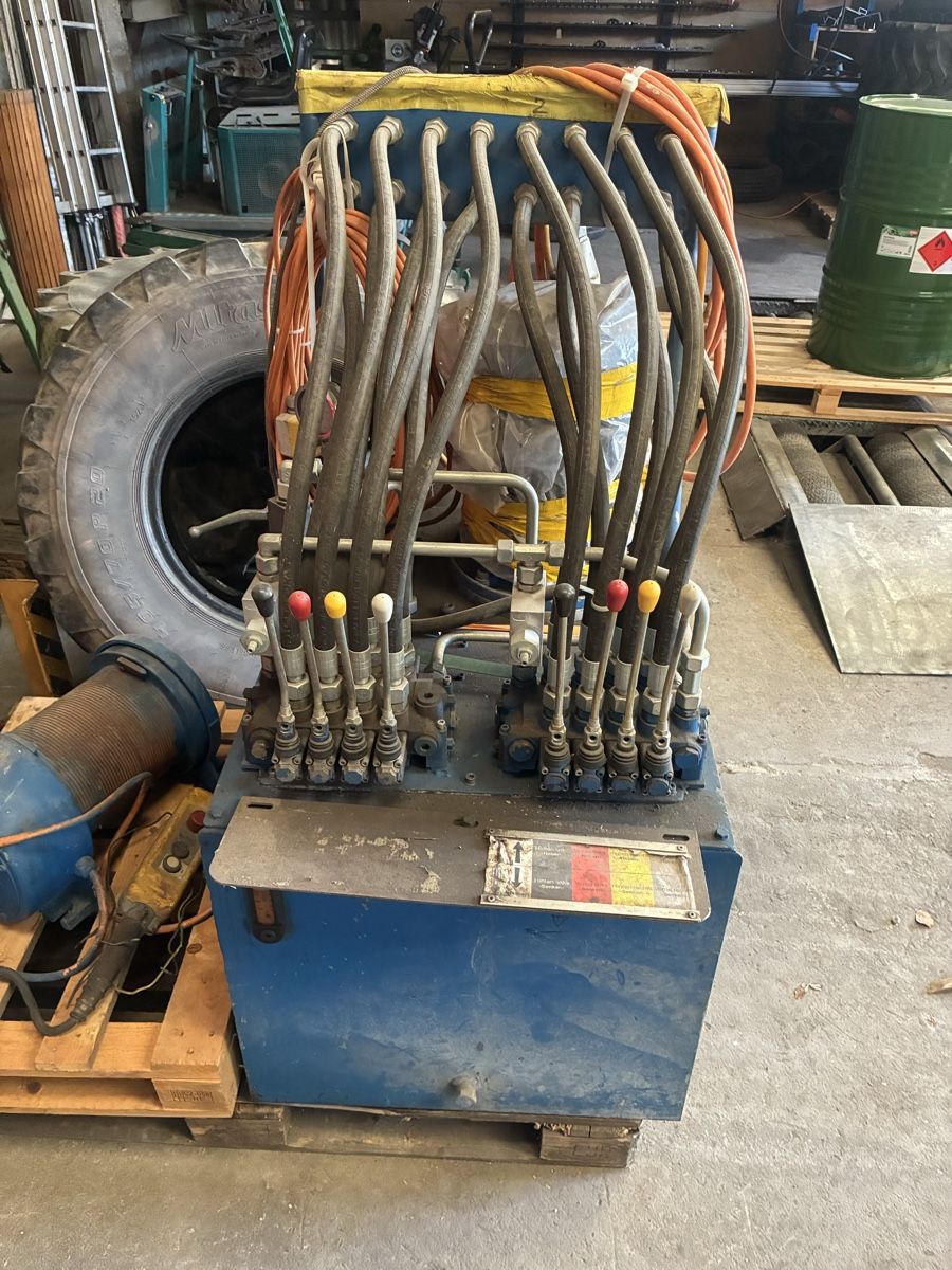 Tutte le macchine: Hydraulikaggregat – Difettoso da Berschis venduto da 746383 1