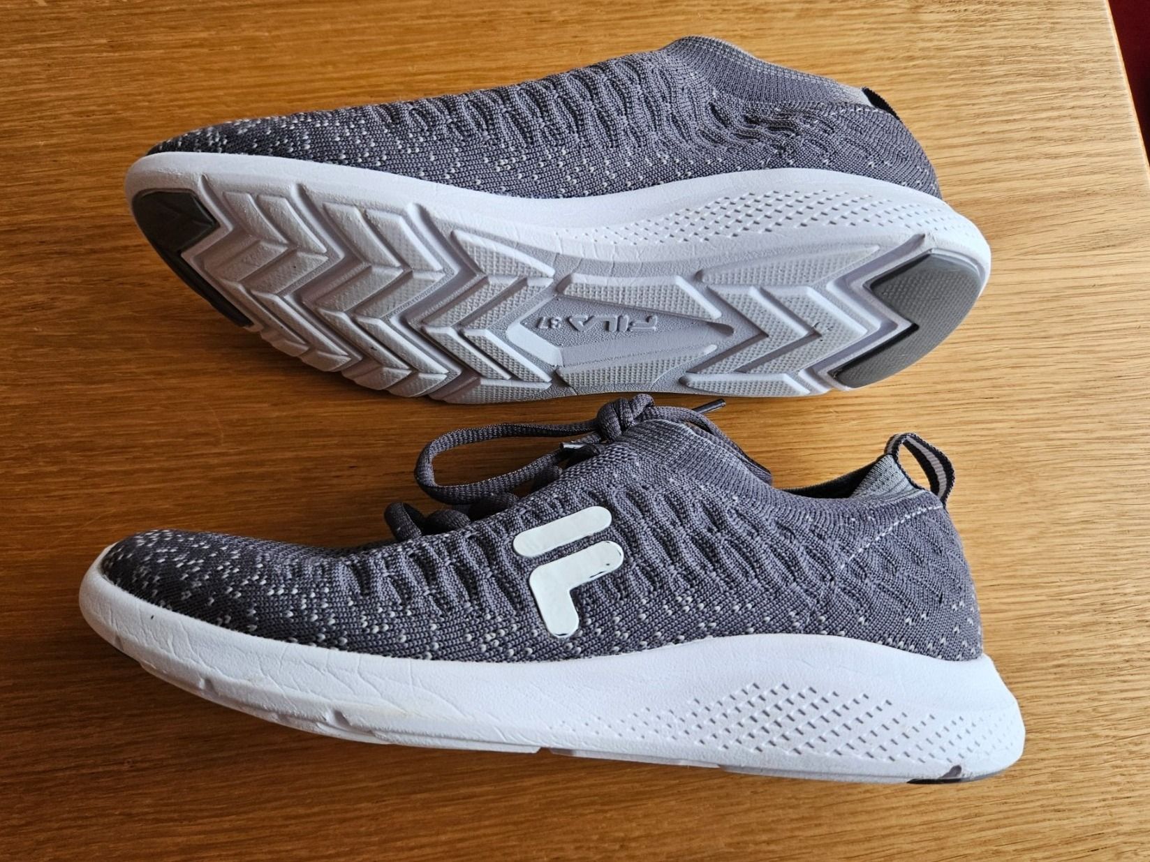 Fila Chaussures filles: Leichte Turnschuhe Gr. 37 – D'occasion à Staffelbach par Frisco77 2