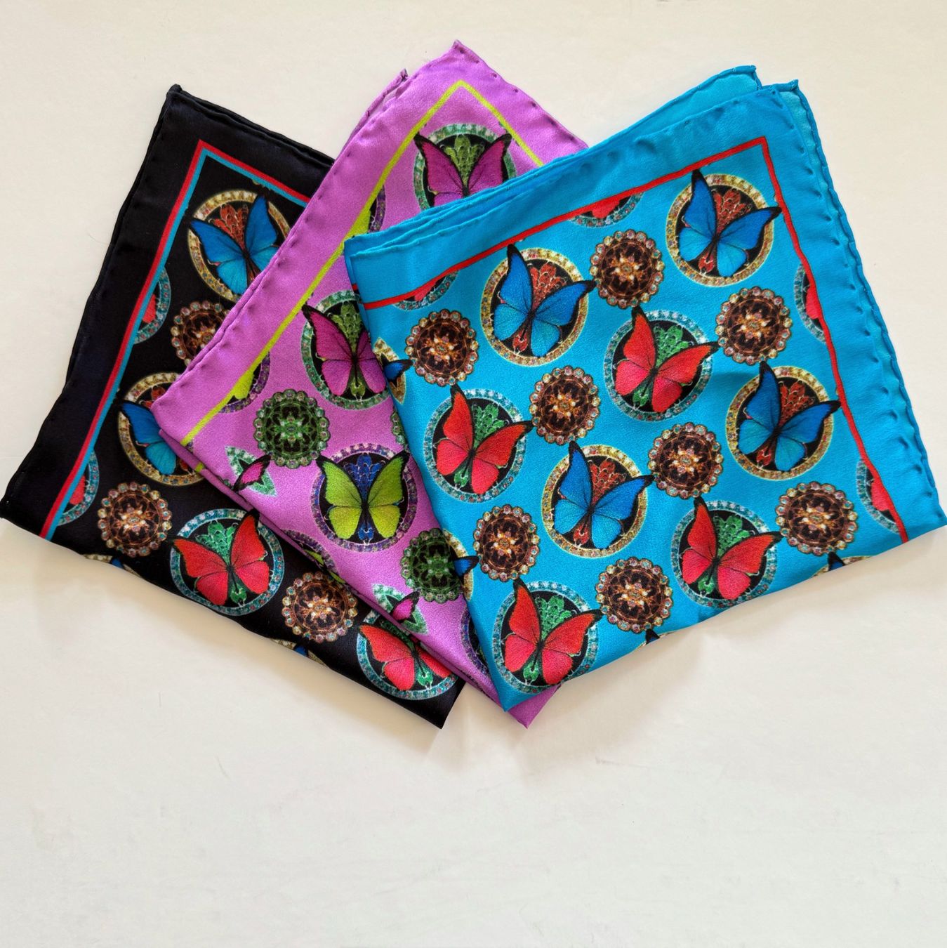 Altro in  Abbigliamento & Accessori: Butterfly Silk Pocket Square, Blue – Nuovo (secondo la descrizione) da Zürich venduto da kasiaf 2