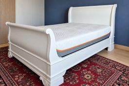 Schlittenbett Massivholz weiss mit elektrischem Lattenrost –