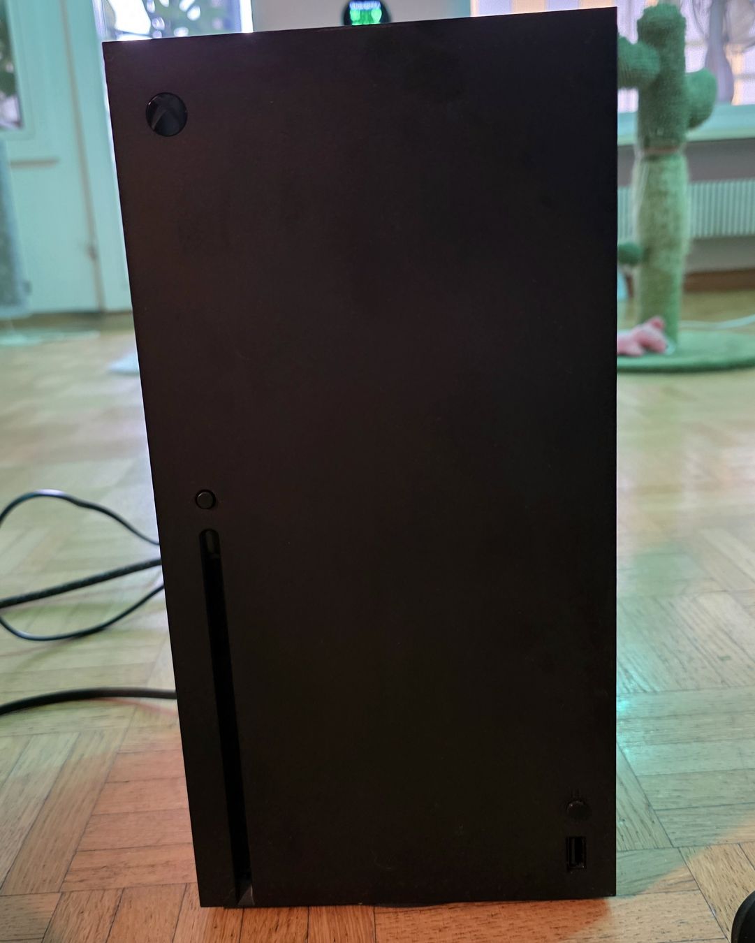 Microsoft Consoles: Microsoft Xbox Series X mit 1 Controller und Kopfhörer – D'occasion à Pratteln par HalaMadrid11 1